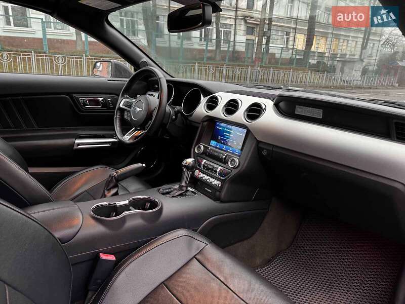 Кабриолет Ford Mustang 2016 в Киеве фото 29 Кабриолет Ford Mustang 2016 в Киеве
