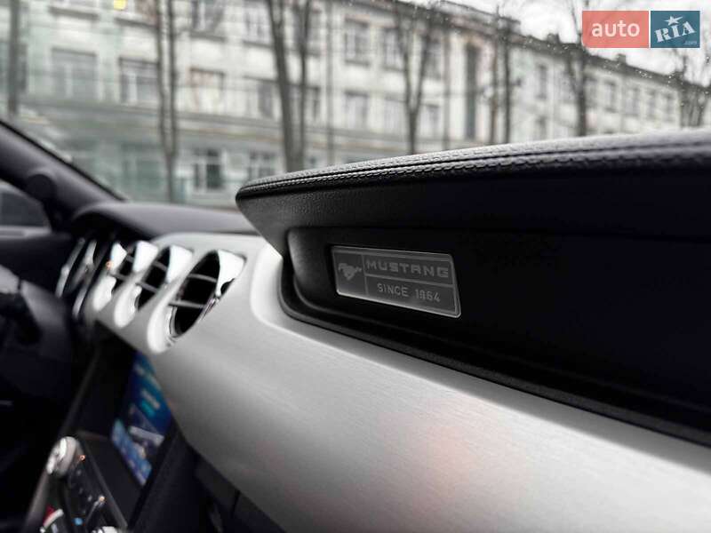 Кабриолет Ford Mustang 2016 в Киеве фото 32 Кабриолет Ford Mustang 2016 в Киеве