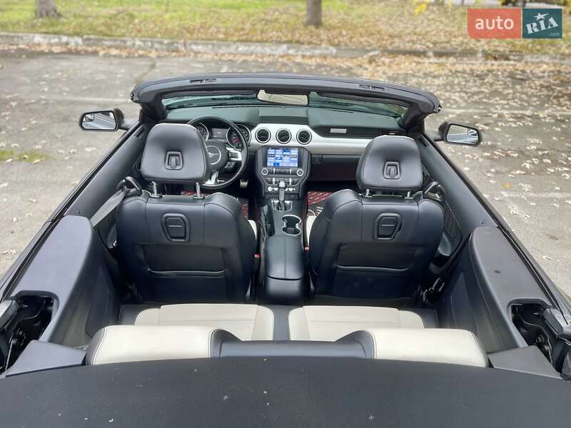 Кабриолет Ford Mustang 2019 в Киеве