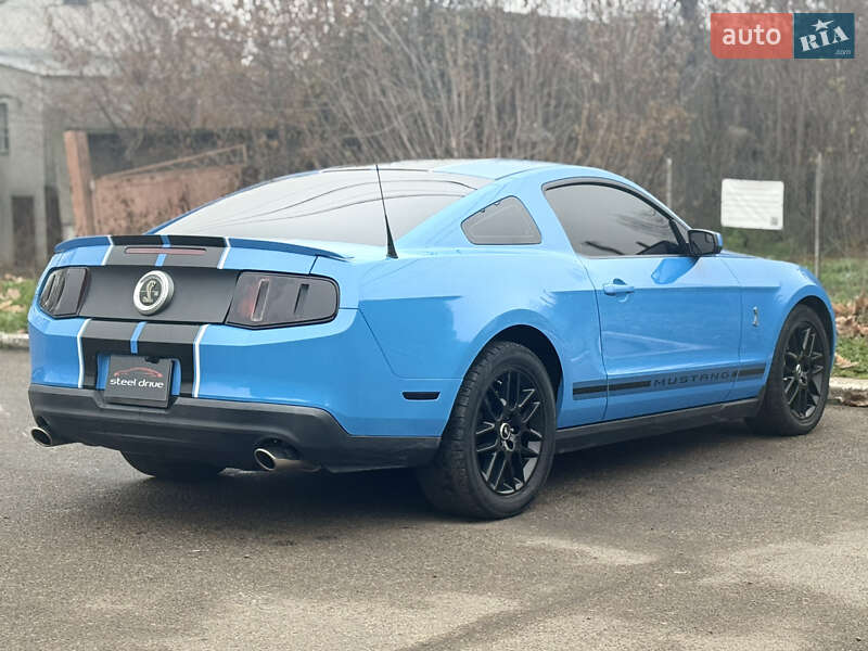 Купе Ford Mustang 2011 в Миколаєві
