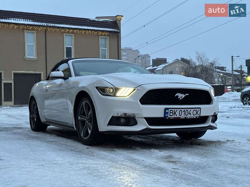Кабриолет Ford Mustang 2015 в Киеве