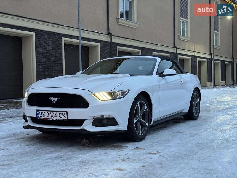 Кабриолет Ford Mustang 2015 в Киеве