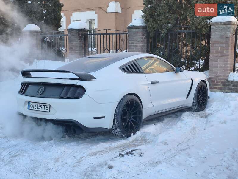 Купе Ford Mustang 2015 в Сквире