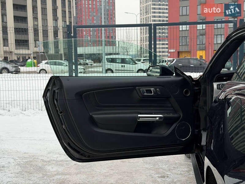 Кабриолет Ford Mustang 2015 в Киеве