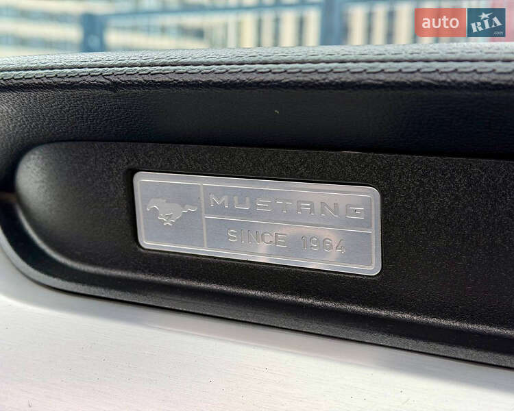 Кабриолет Ford Mustang 2015 в Киеве