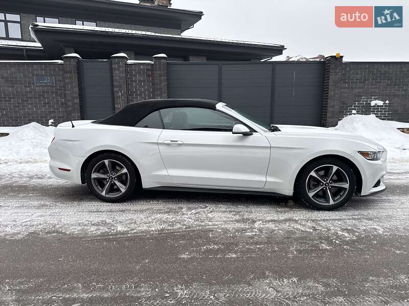 Кабріолет Ford Mustang 2015 в Києві фото 10 Кабріолет Ford Mustang 2015 в Києві