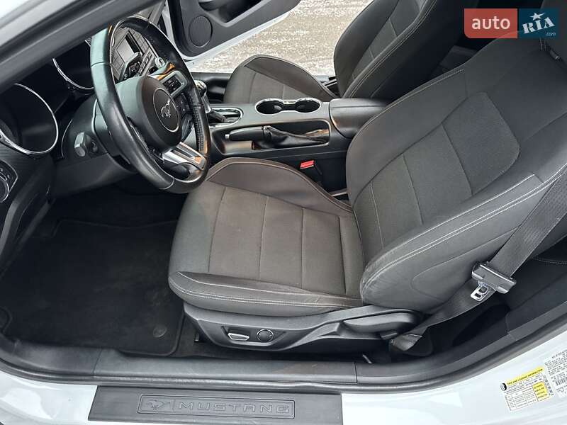 Кабріолет Ford Mustang 2015 в Києві фото 29 Кабріолет Ford Mustang 2015 в Києві