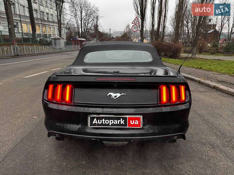Кабриолет Ford Mustang 2016 в Киеве
