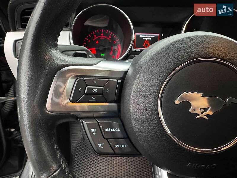 Кабриолет Ford Mustang 2016 в Киеве