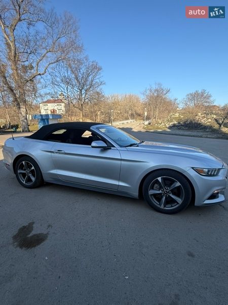 Кабриолет Ford Mustang 2015 в Корсуне-Шевченковском