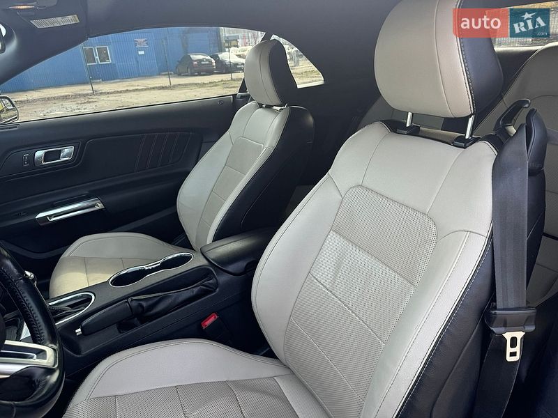 Кабриолет Ford Mustang 2019 в Киеве