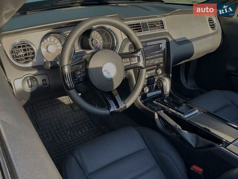 Кабриолет Ford Mustang 2014 в Львове