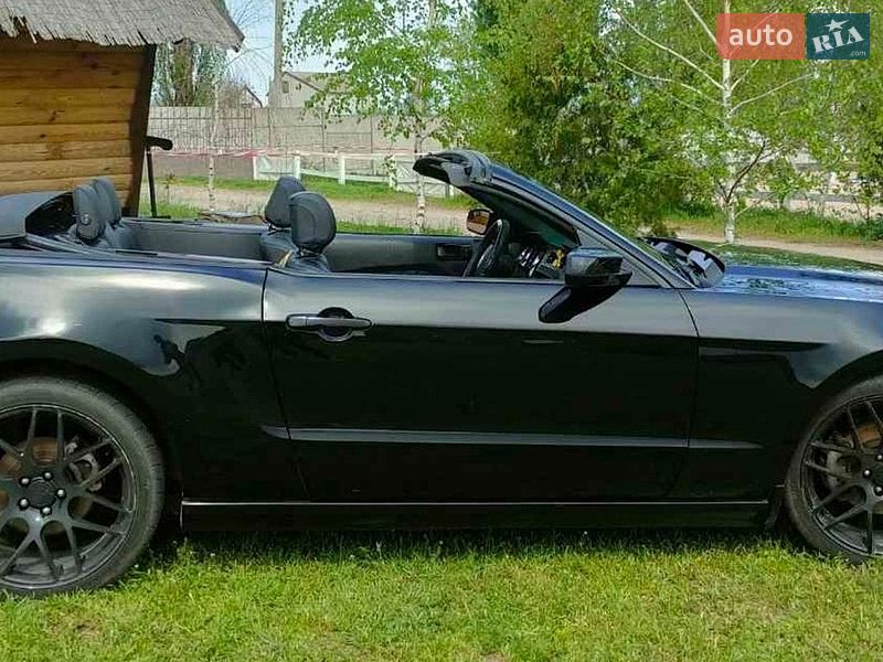 Кабриолет Ford Mustang 2014 в Львове