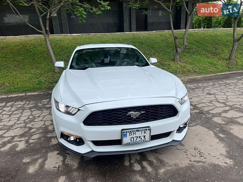 Купе Ford Mustang 2015 в Сумах