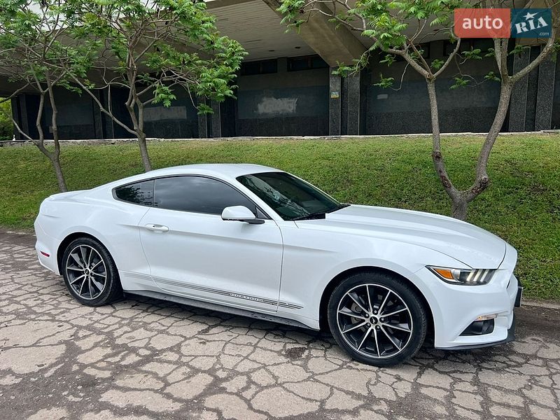Купе Ford Mustang 2015 в Сумах