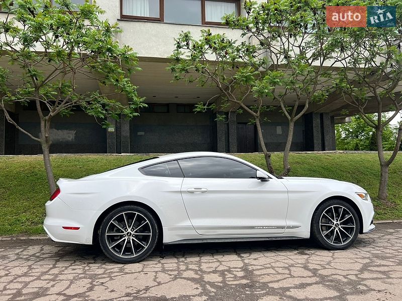 Купе Ford Mustang 2015 в Сумах
