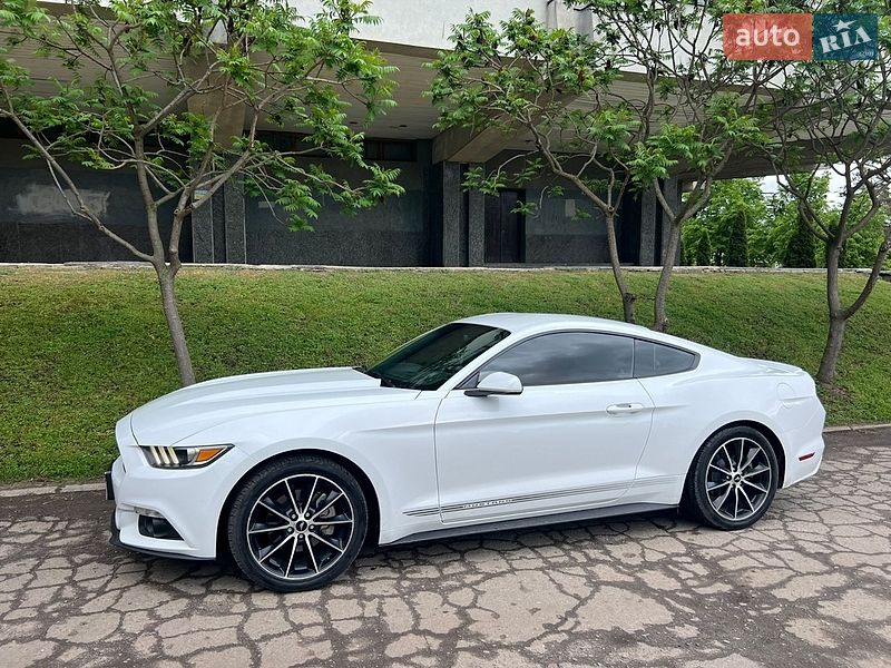 Купе Ford Mustang 2015 в Сумах