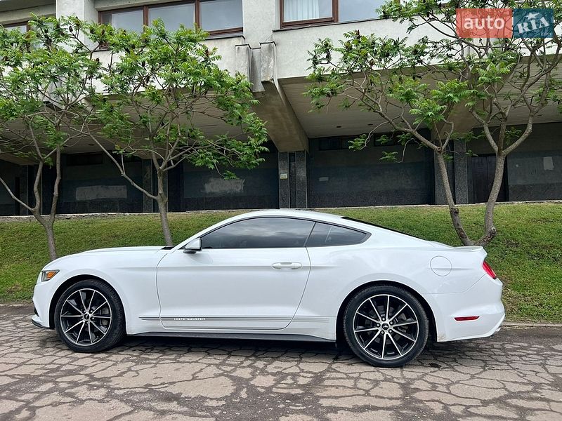 Купе Ford Mustang 2015 в Сумах