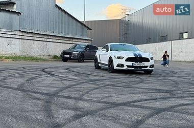 Купе Ford Mustang 2016 в Києві фото 20 Купе Ford Mustang 2016 в Києві