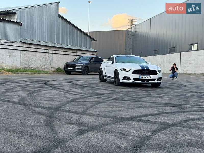 Купе Ford Mustang 2016 в Києві фото 20 Купе Ford Mustang 2016 в Києві