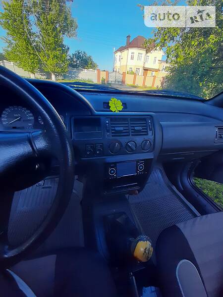 Седан Ford Orion 1992 в Сватово