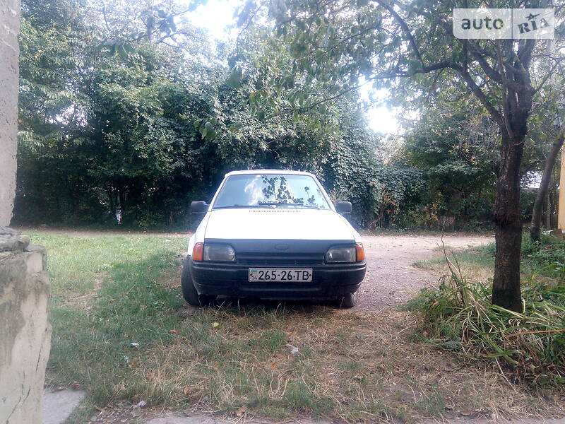 Седан Ford Orion 1988 в Бориславі