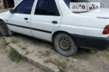 Седан Ford Orion 1993 в Львові