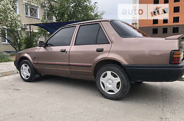 Седан Ford Orion 1989 в Нетешине