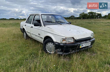 Седан Ford Orion 1987 в Остроге