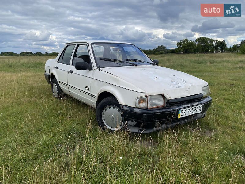 Седан Ford Orion 1987 в Остроге