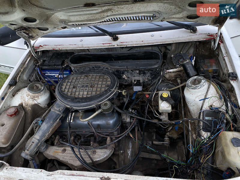 Седан Ford Orion 1987 в Остроге