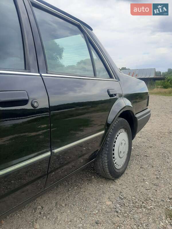 Седан Ford Orion 1990 в Ямполе