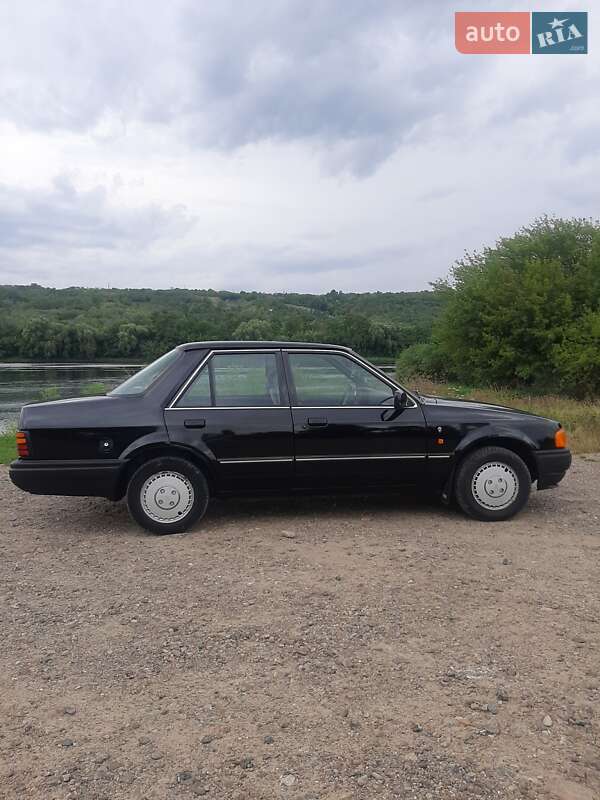 Седан Ford Orion 1990 в Ямполе