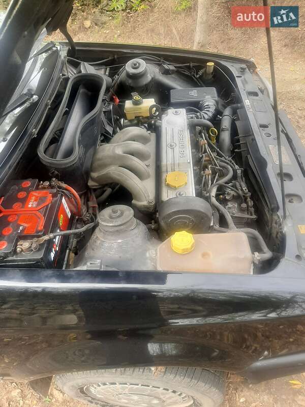 Седан Ford Orion 1990 в Ямполе