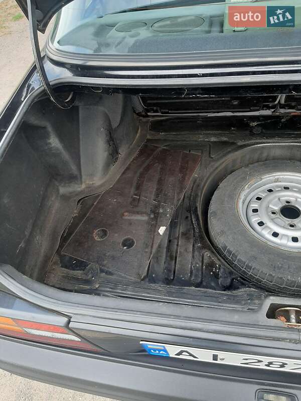 Седан Ford Orion 1990 в Ямполе