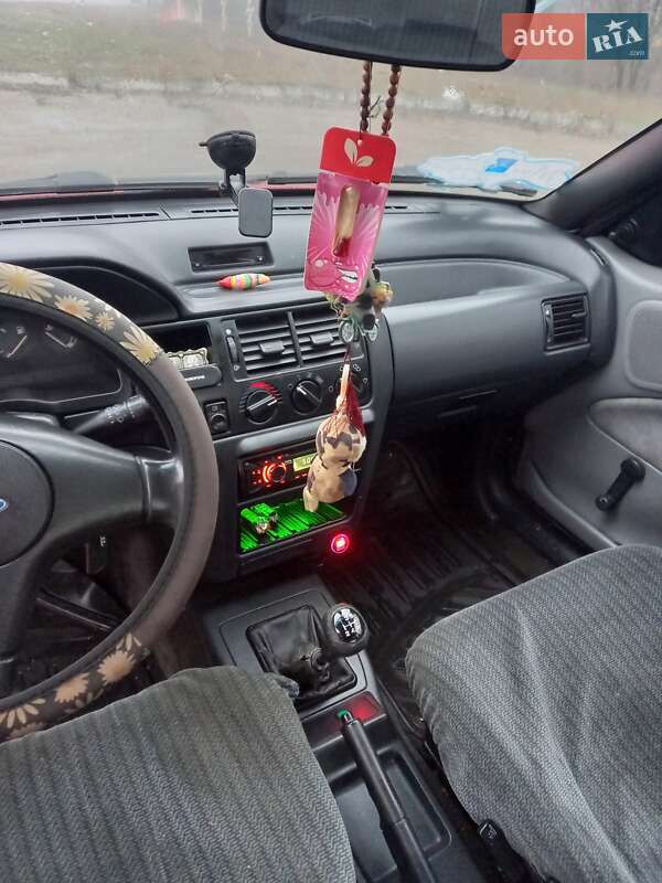 Седан Ford Orion 1992 в Полтаве