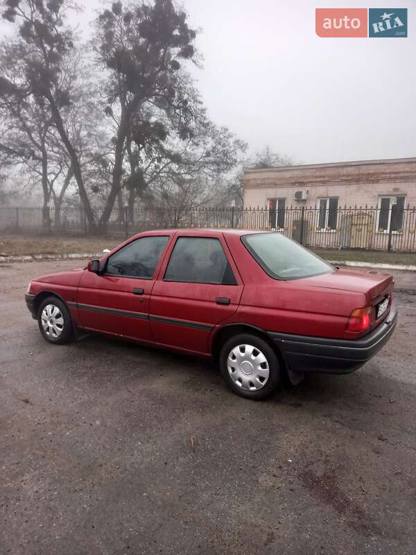 Седан Ford Orion 1992 в Полтаве