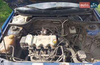 Седан Ford Orion 1992 в 