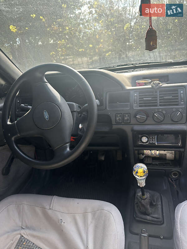 Седан Ford Orion 1991 в Варваровке