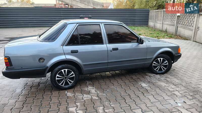 Седан Ford Orion 1988 в Сумах