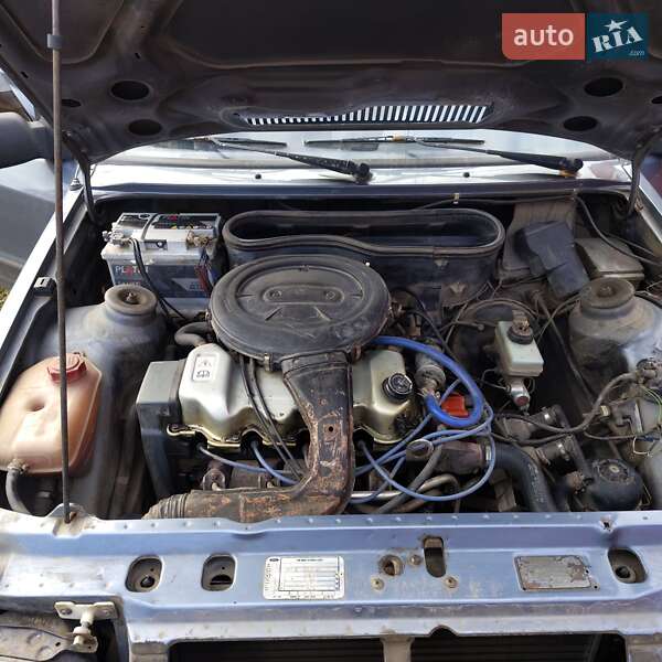 Седан Ford Orion 1988 в Сумах