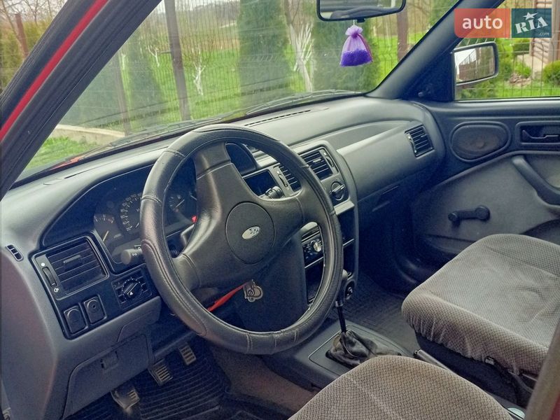 Седан Ford Orion 1993 в Самборі
