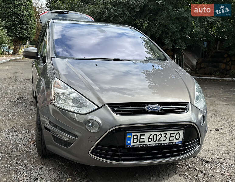 Минивэн Ford S-Max 2013 в 