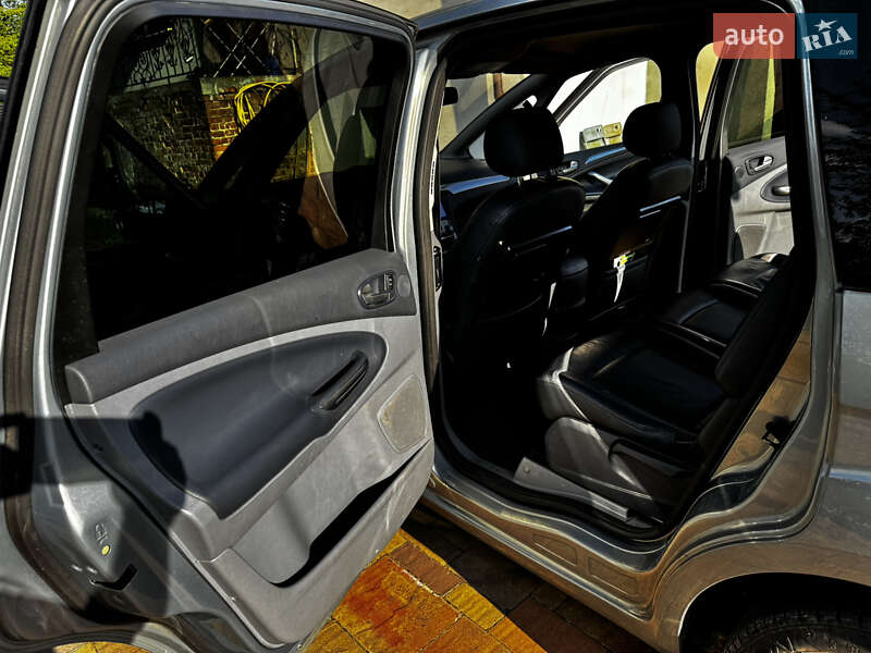 Минивэн Ford S-Max 2009 в Долине