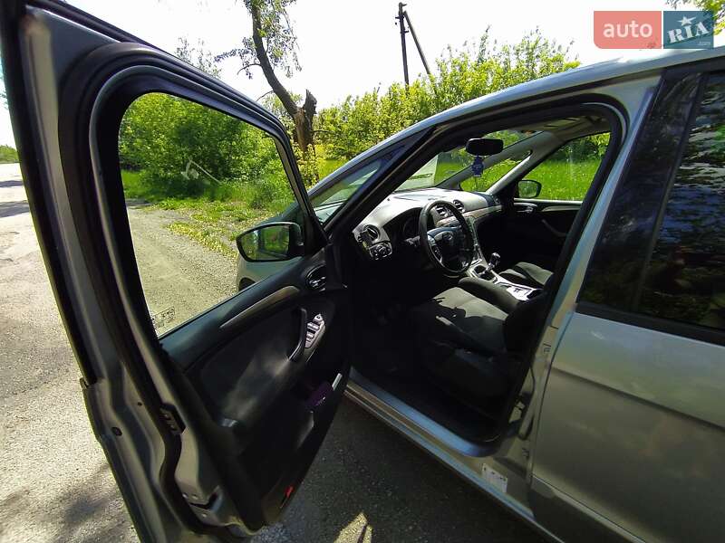 Минивэн Ford S-Max 2006 в Соленом