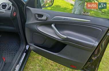 Минивэн Ford S-Max 2012 в 