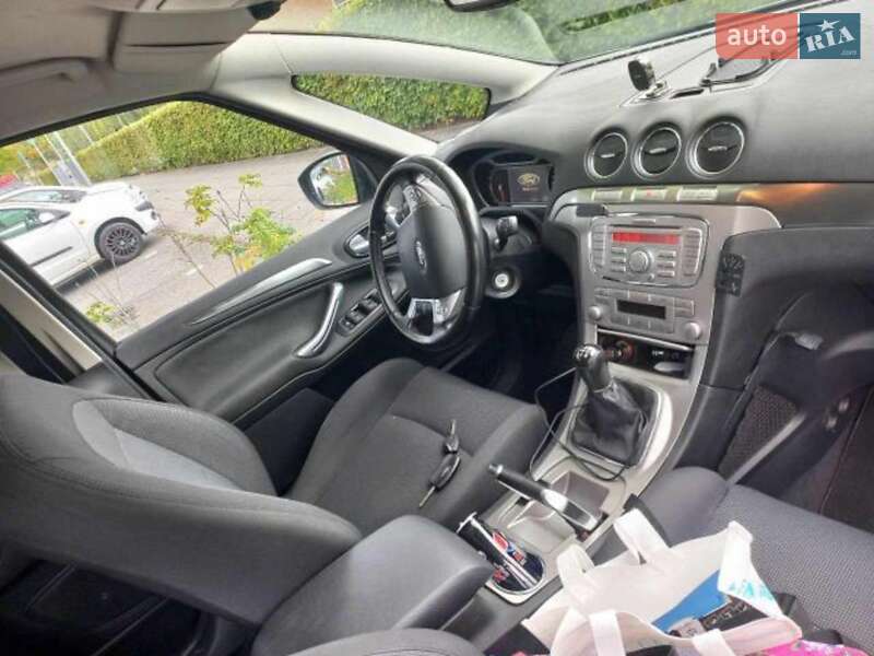 Минивэн Ford S-Max 2007 в 