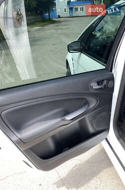 Минивэн Ford S-Max 2013 в 