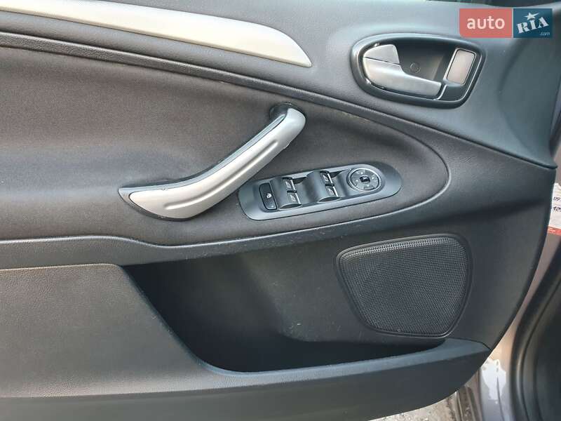 Минивэн Ford S-Max 2013 в Черноморске