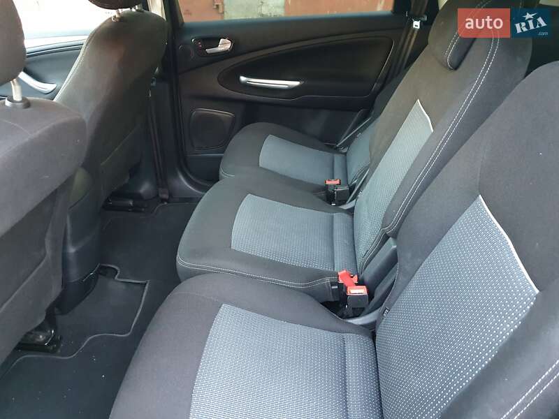 Минивэн Ford S-Max 2013 в Черноморске